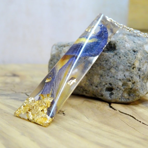 Iris necklace