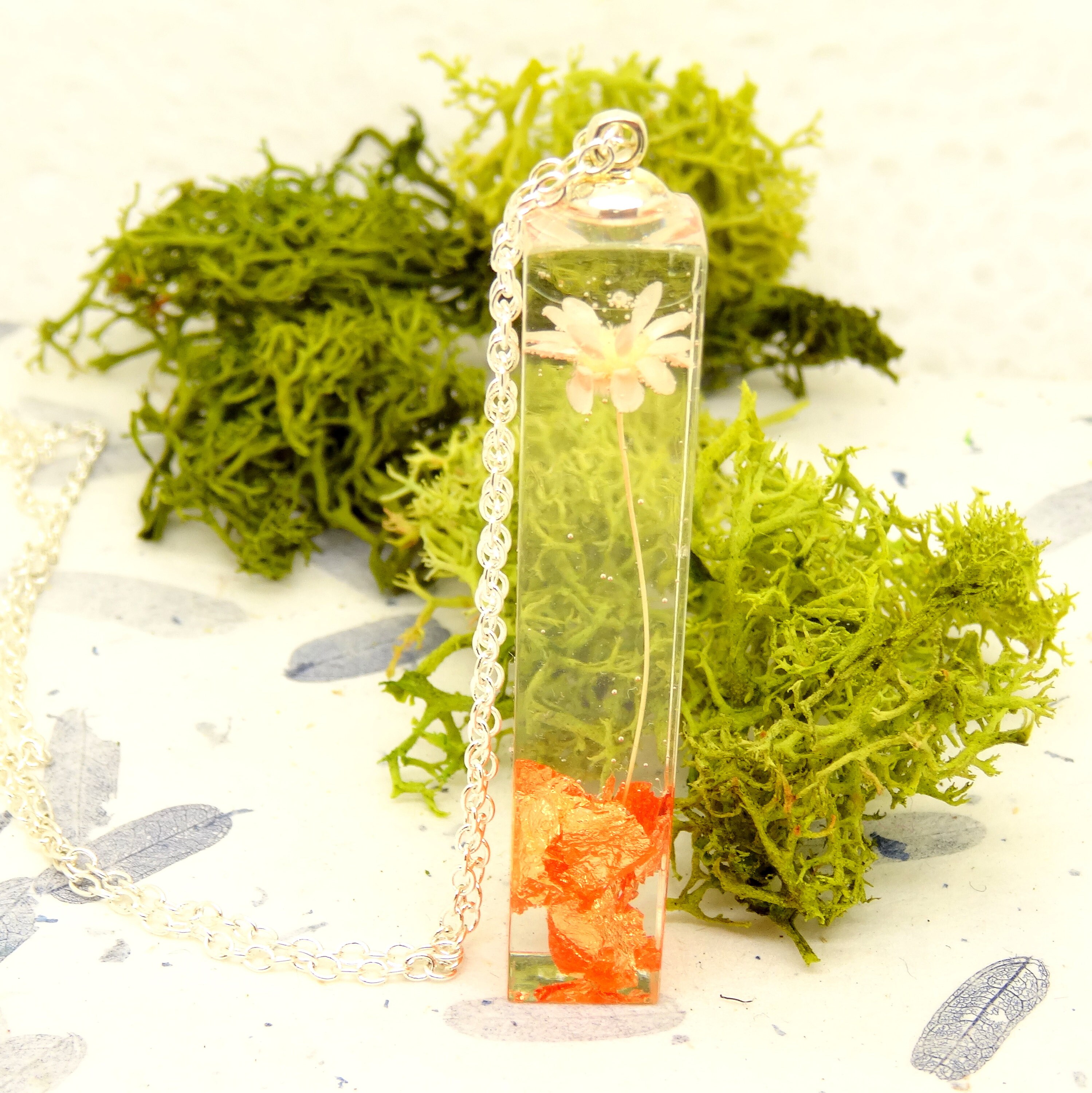 Daisy necklace, real flower necklace, resin necklace, handmade