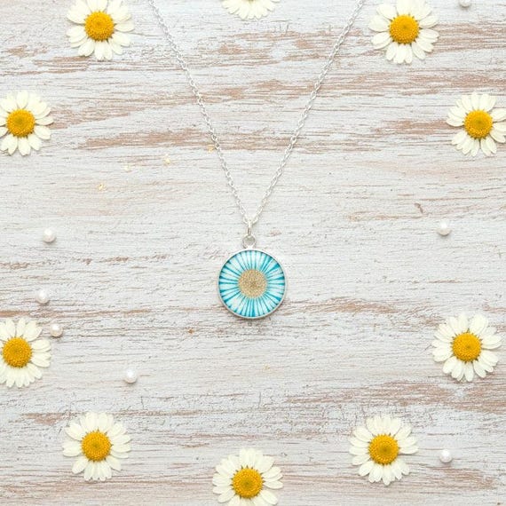 Real daisy necklace
