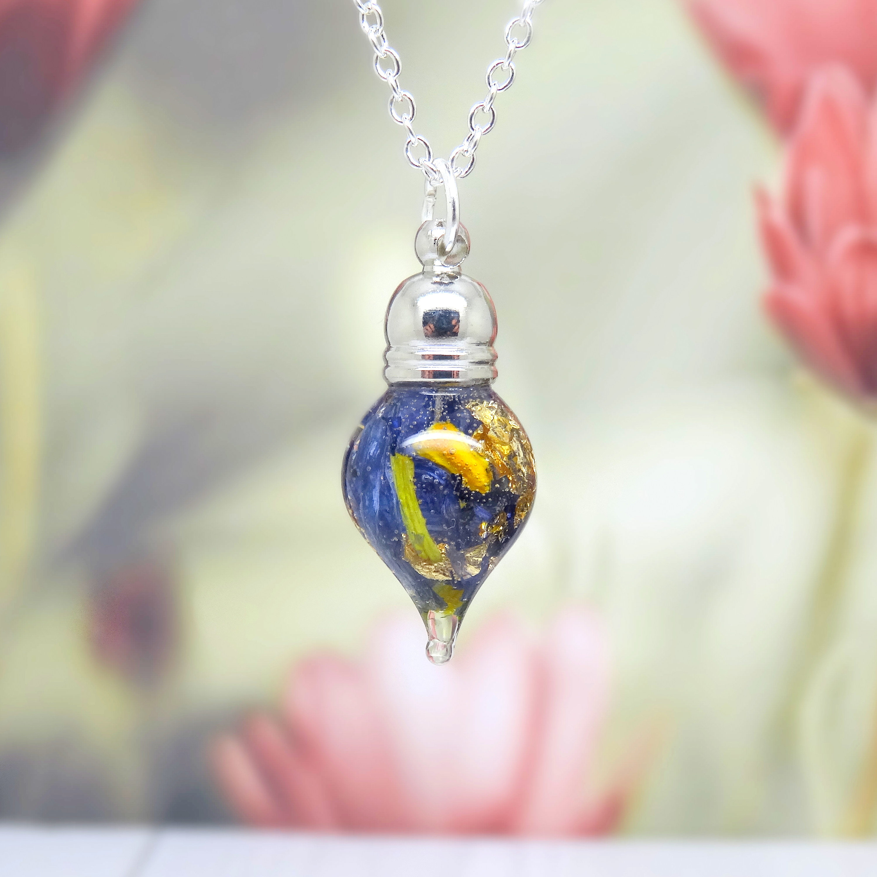Iris necklace