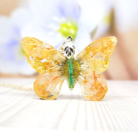 Pendant handmade with herbaria and butterfly