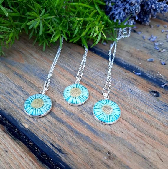 Real daisy necklace