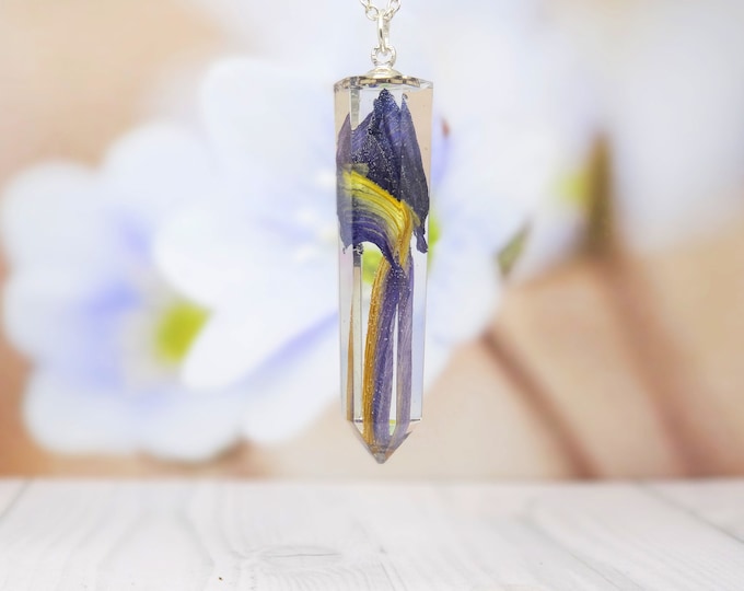 Iris necklace