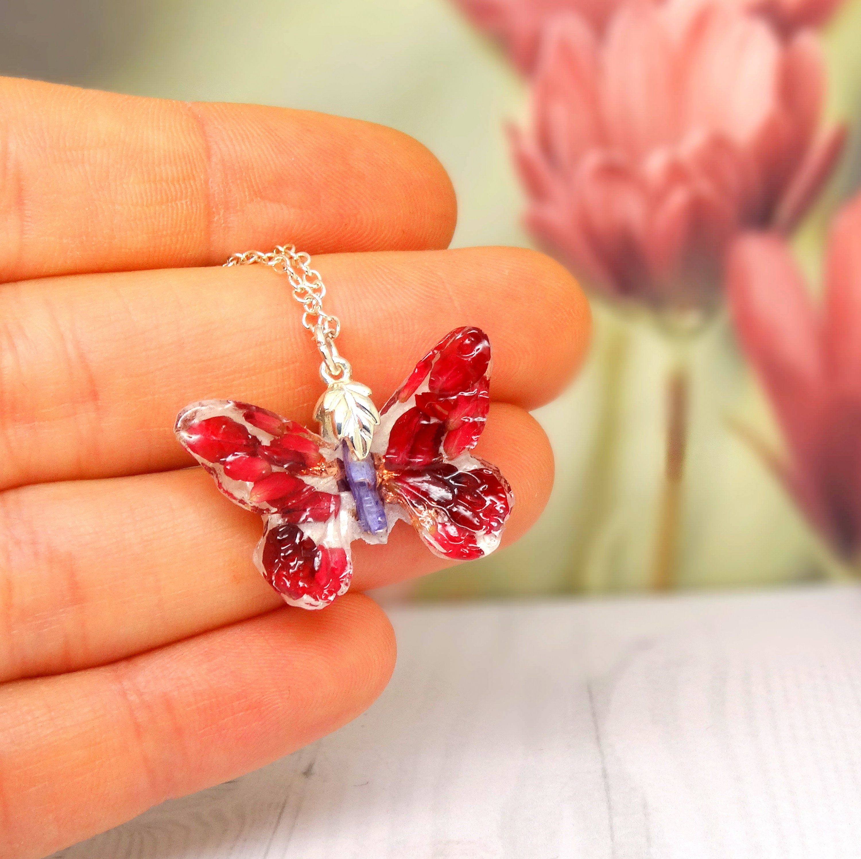 Butterfly necklace with real flowers