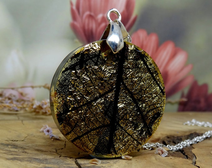 Vein leaf necklace