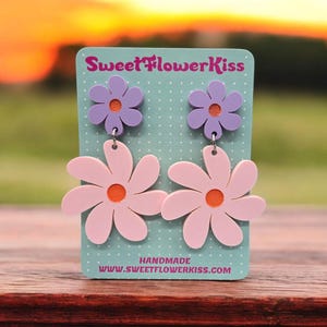 Retro Pastel Flower Earrings – Handmade Acrylic Dangle Earrings – 60s Mod Statement Jewelry – Gift for Her