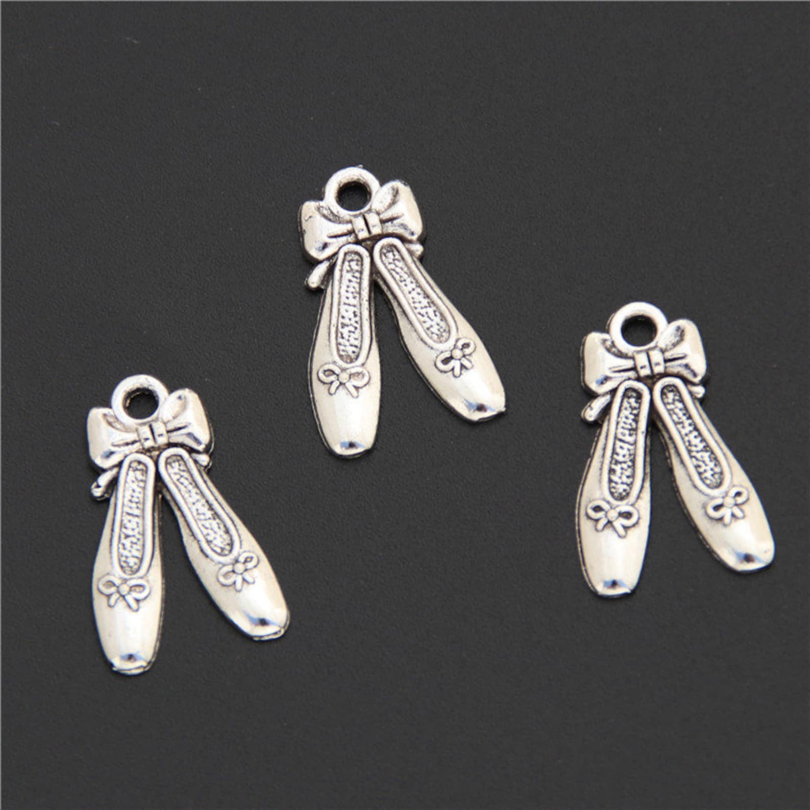 30pcs antique silver ballet dancing shoes charms pendant a2505