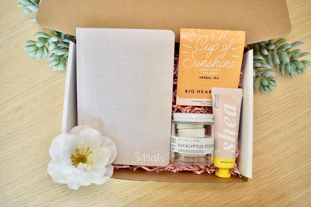 Self Care Gift Box – Spa Gift Set for Women – Aromatherapy Gift Basket ...