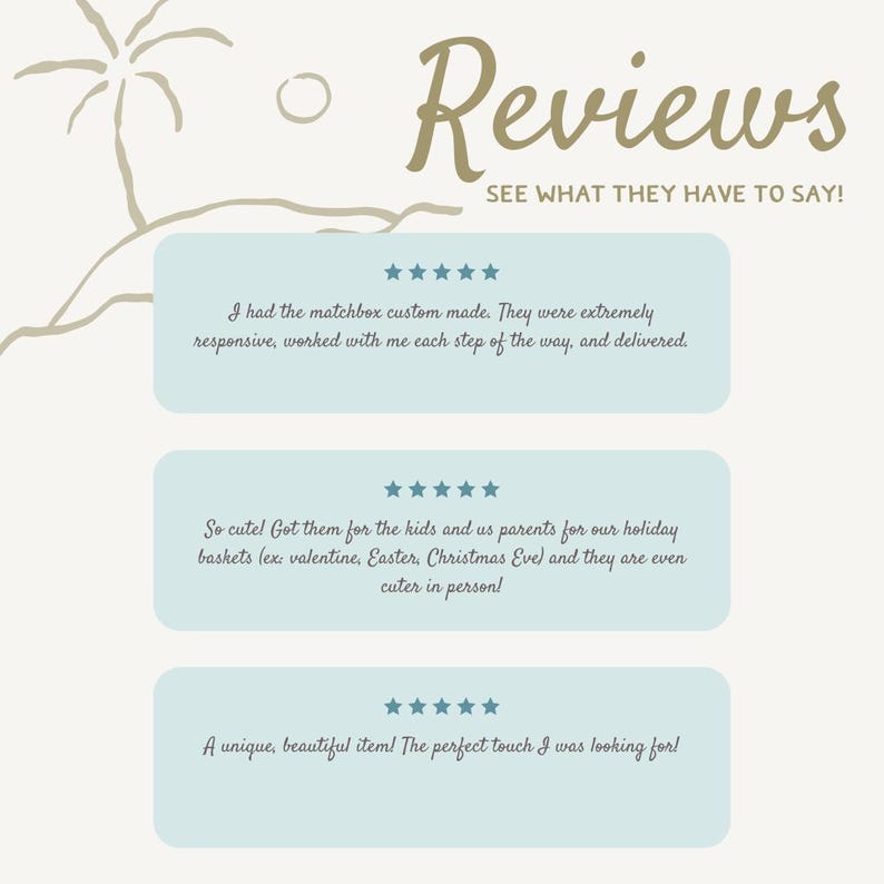 Pu&ograve; includere: Grafica beige chiaro con la parola "Reviews" in corsivo, insieme a testimonianze dei clienti. Le testimonianze sono in riquadri azzurri con valutazioni a stelle, ed &egrave; incluso anche il testo "SEE WHAT THEY HAVE TO SAY!".