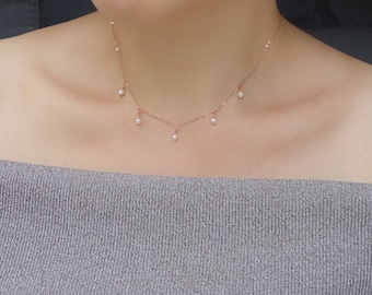 Petite perle gouttes Collier / cinq collier de perles / d’eau douce collier de perles / cadeau de demoiselle d’honneur / délicat Collier / pendentif collier de perles
