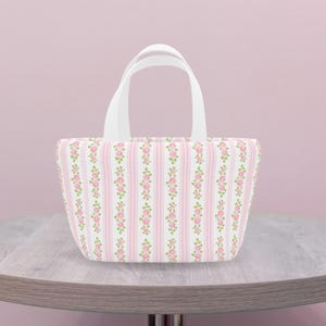 Joli sac à lunch, boîte à lunch esthétique, rose et blanc, sac à lunch pour filles, boîte à lunch inspirée de LoveShackFancy, boîte à lunch Coquette Floral