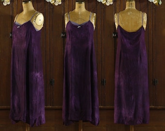 20er 30er Jahre Mix aus Seidenmix Stoff sattem Violett BH Top Dessous Nachthemd Kleidchen // XS Extra Small 32