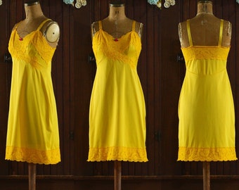 rich marigold yellow empire waist floral lace trim nylon full mini slip dress 50's // Pinehurst Lingerie // 32