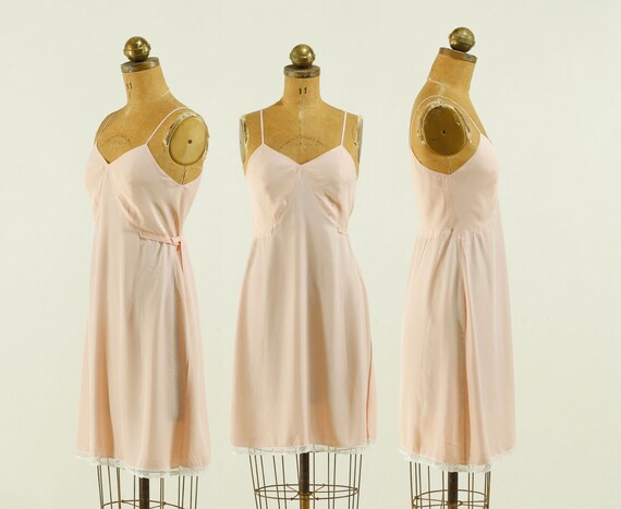 pastel peach rayon dress slip 40's 50's // Barbizo