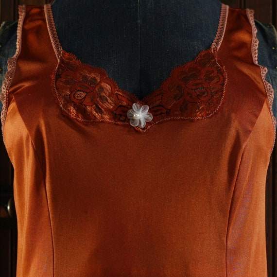 Burnt orange mottled lace trim hem nylon slip dre… - image 5