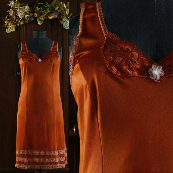 Burnt orange mottled lace trim hem nylon slip dre… - image 1