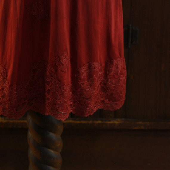 Deep scarlet red 50's Mini empire waist floral la… - image 6