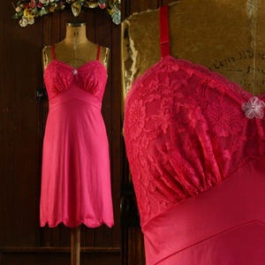 Neon pink super soft silky lace bodice scallop hem lingerie full slip dress 50&#39;s// Vanity Fair // 30 XXS  32 XS