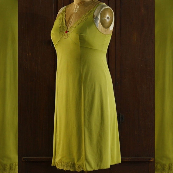 Pea green empire waist V neck front shadow panel … - image 4