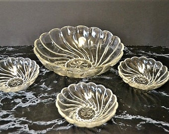 Vintage Colonial Swirl Bowl Set - Capri from Hazel Atlas