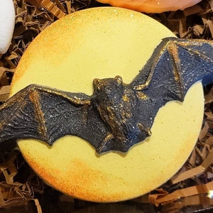 Bat Bath Bomb - Halloween Gift for Boys Kids Girls Teens - Halloween Bath Bomb - Full Moon
