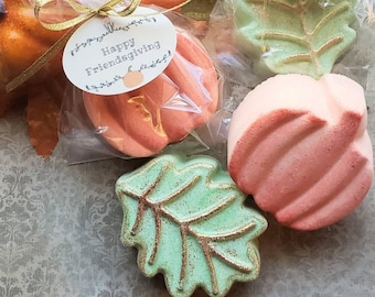 Friendsgiving Favors – Pumpkin & Leaf Aromatherapy Bath Bombs