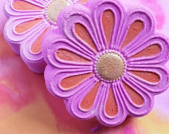 Daisy Bath Bomb: Groovy Gift -  Flower Power - Good Vibes - Hippy Gift - Boho