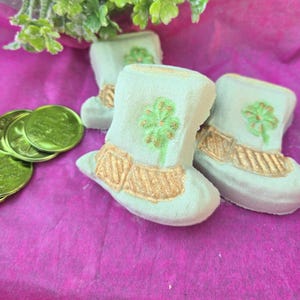 St. Patrick's Day Hat Bath Bomb: Shamrock -  Luck of the Irish - Fourth Leaf Clover