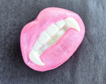 Vampire Fang Lips Bath Bomb - Halloween Gift