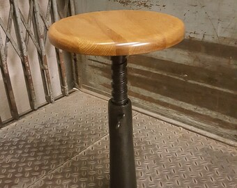 Workshop & Industrial Design-stool "singer"