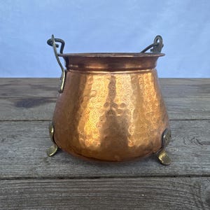 Vintage Copper Pot | Cauldron | Fireplace | Farmhouse Kitchen | Kitchenware | Copperware | Brassware | DIY Planter | Flower Pot | Photo Prop