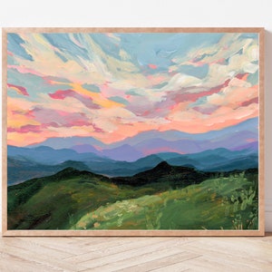 Puede incluir: Una pintura de un paisaje con una cordillera de monta&ntilde;as en el fondo y un campo de hierba verde en primer plano. El cielo es de un rosa y azul vibrante con nubes blancas y esponjosas.