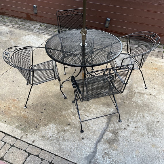 Vintage Russell Woodard Round Mesh Table and 4 Chairs 5 Piece