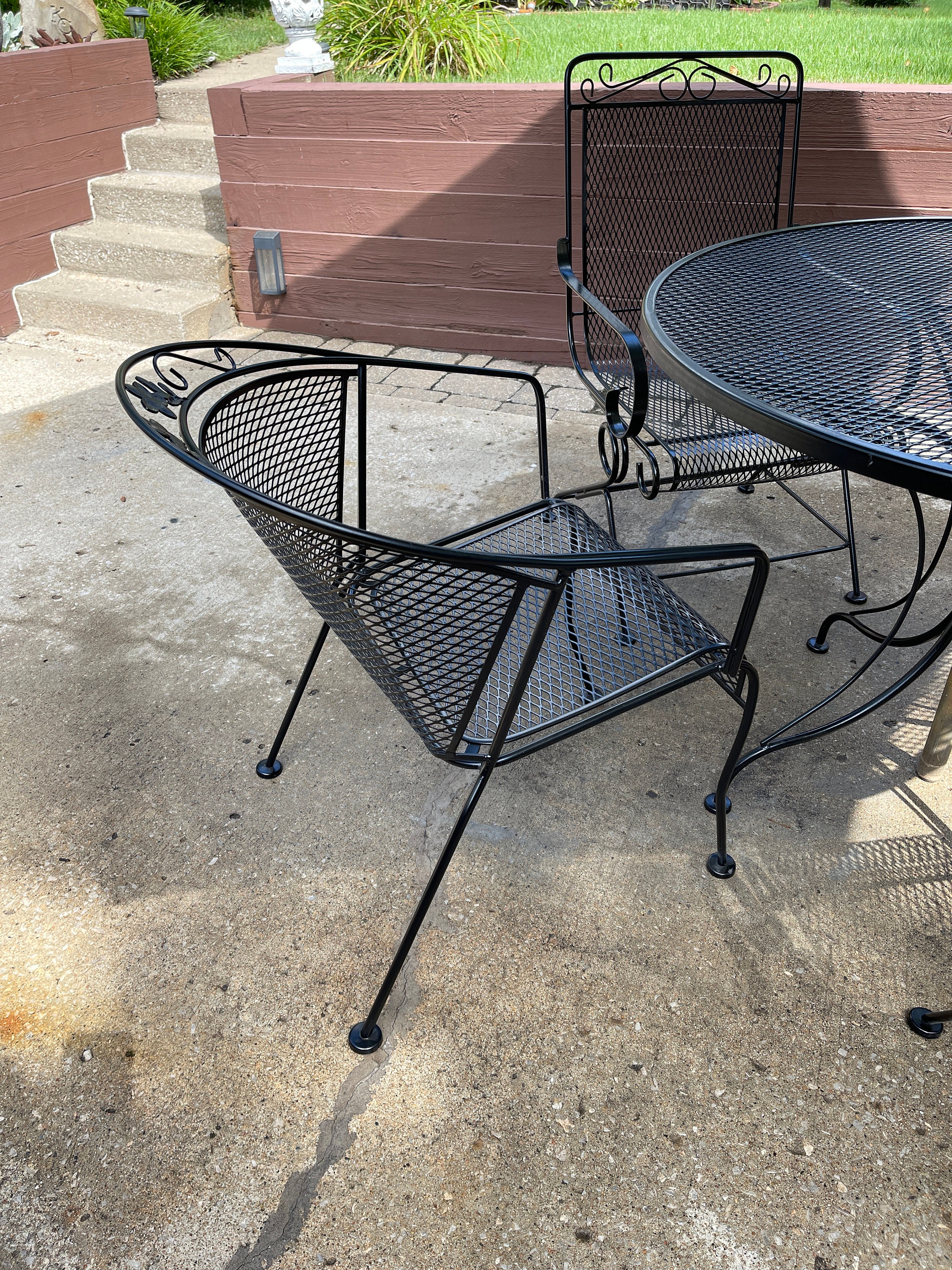 Vintage Russell Woodard Round Mesh Table and 4 Chairs 5 Piece