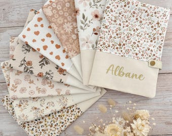 Protège carnet de santé prénom bébé personnalisable en coton imprimé Oeko Tex