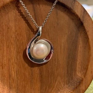 Women&#39;s Pendant, Button Pearl 925 Silver Pendant