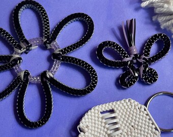 Llavero personalizado / De Lanyard, Boondoggle, Scoubidou, Gimp, Craftlace por How Violet