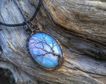 Colgante de árbol de la vida de opalita // Joyería envuelta en alambre de cobre oxidado