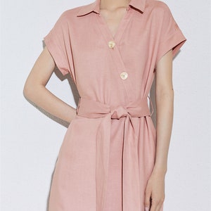 Robe en lin à col en V avec ceinture, robe à boutons en lin, robe décontractée, robe midi, robe faite à la main