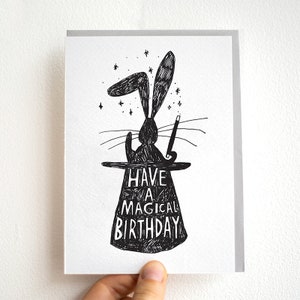 Heb een magische verjaardag * Gezeefdrukte wenskaart * Konijnen * goochelaar * Dieren