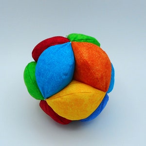 Montessori-Greifball mit Rassel von Vielfädig Bild 5