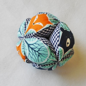 Montessori gripping ball with rattle from Vielfadig