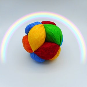 Montessori-Greifball mit Rassel von Vielfädig Bild 3