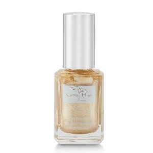 Puede incluir: Una botella de vidrio transparente de esmalte de u&ntilde;as dorado con una tapa plateada. La botella tiene una etiqueta que dice "Karma Hue" y "Sin tolueno, formaldeh&iacute;do o DBP".