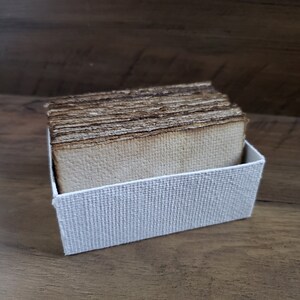 50/100 Stück 2 x 3,5 "Vintage leere Visitenkarte / Visitenkarte im Distressed Look / Kaffee befleckte Karte / handgemachte recycelte leere Karte