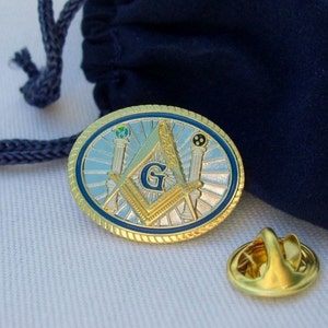 Masonic Freemason Lodge Columns Pillars Globes Square and Compass Lapel Pin & Gift Pouch