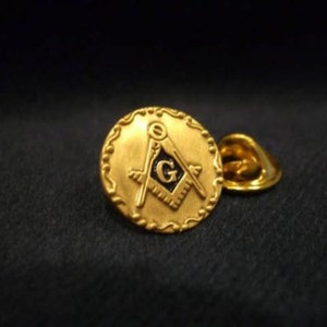 Masonic Freemasonry Freemason Square and Compass Lapel Pin Plus Gift Pouch