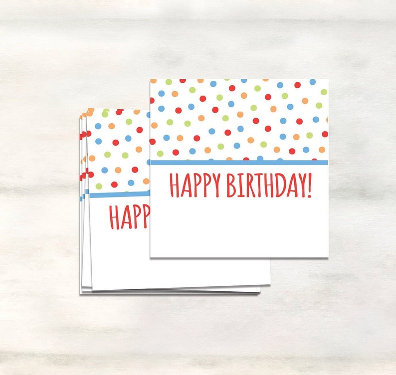Peut inclure: Un paquet de cartes d'anniversaire color&eacute;es avec un motif de pois et le texte "Joyeux anniversaire !" sur la carte du dessus.