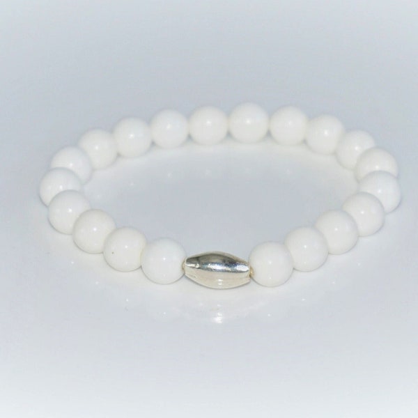 Bracelet en Perles de Nacre Blanche Naturelle 8 mm avec Perle en Argent.