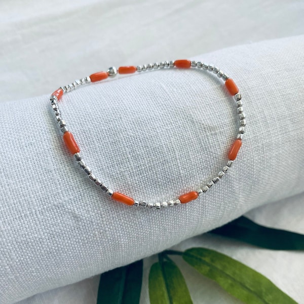 Fine beads bracelet in 925 silver and coral beads, minimalist feminine bracelet